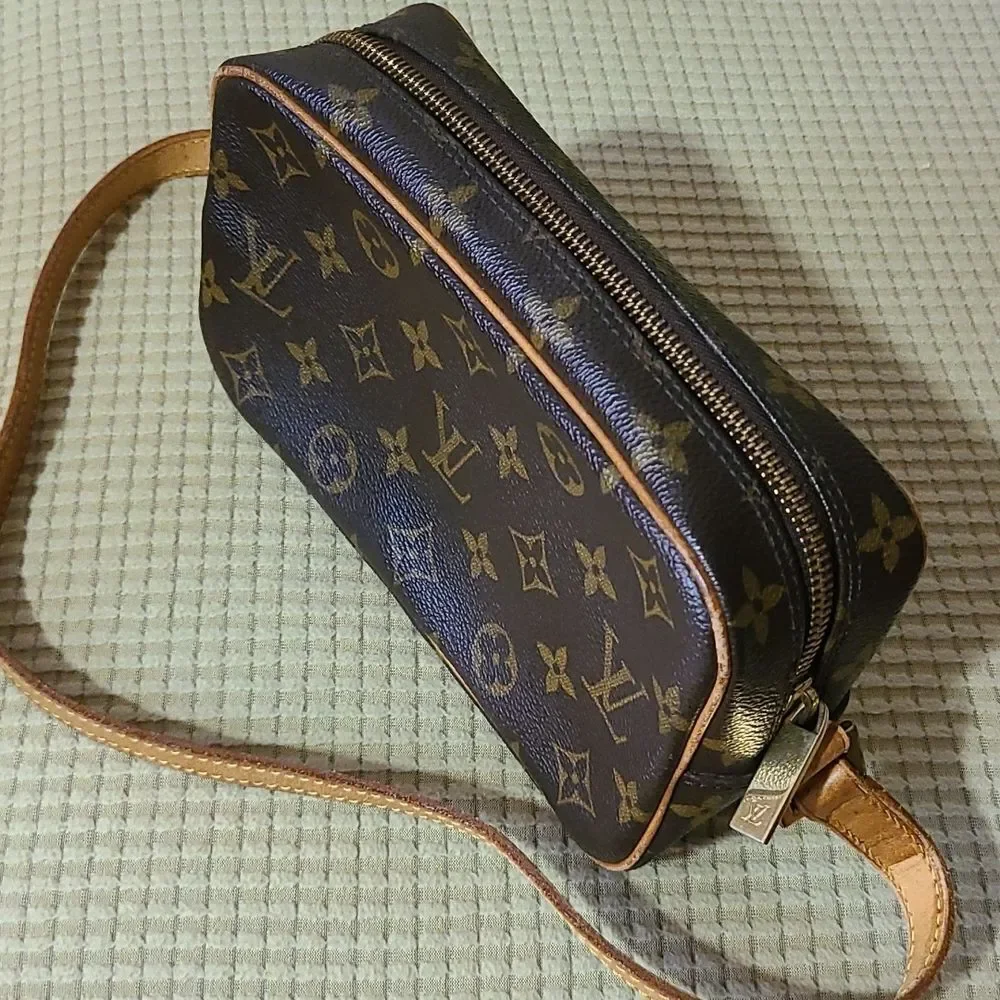 💯Authentic Louis Vuitton Handbag 🍀 - Picture 12 of 17